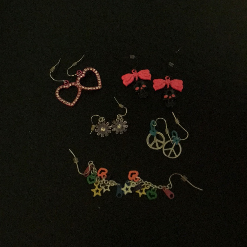 5 pairs of earrings